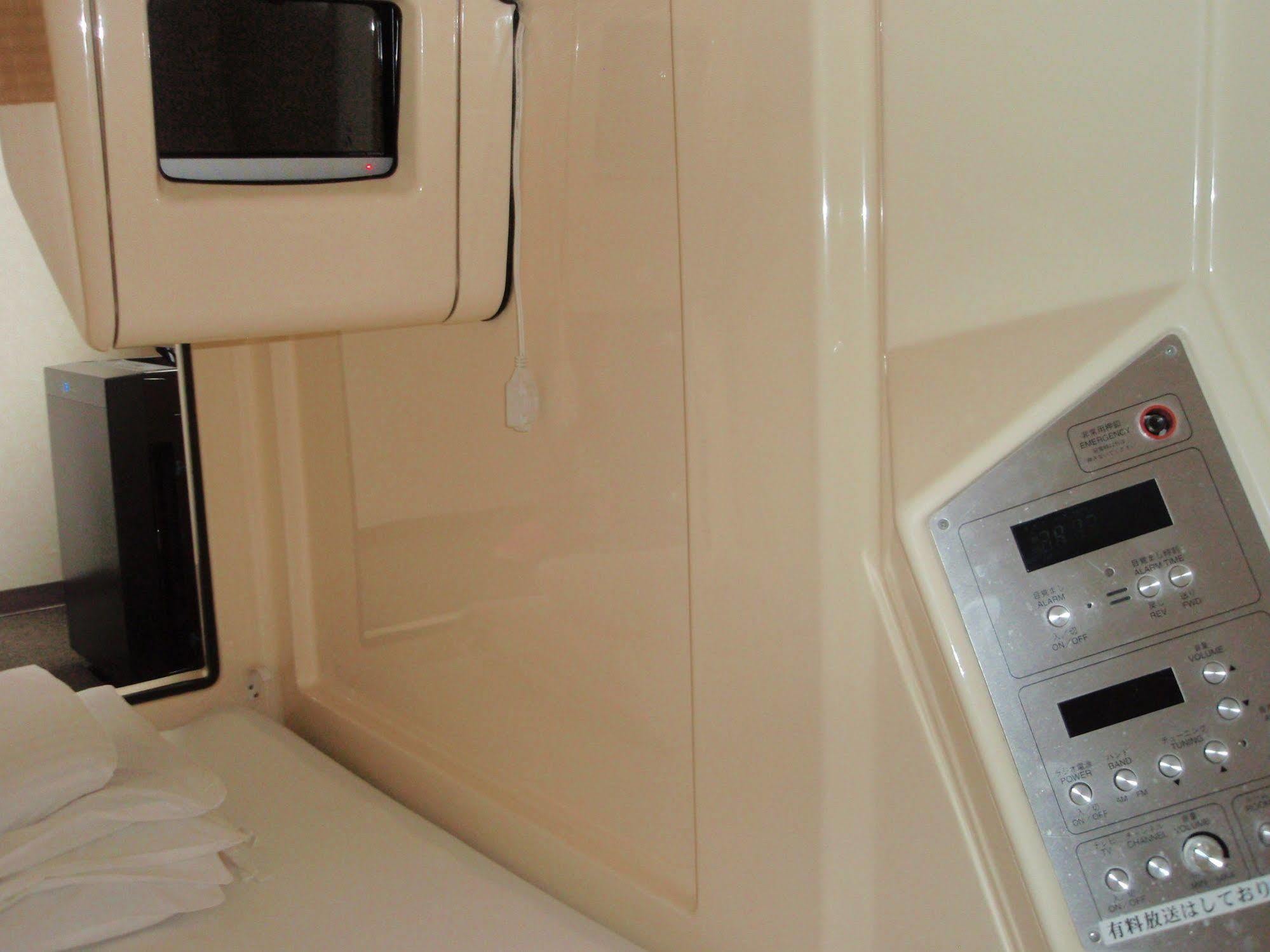 Capsule Hotel Kobe Sannomiya (Adults Only) Exterior foto