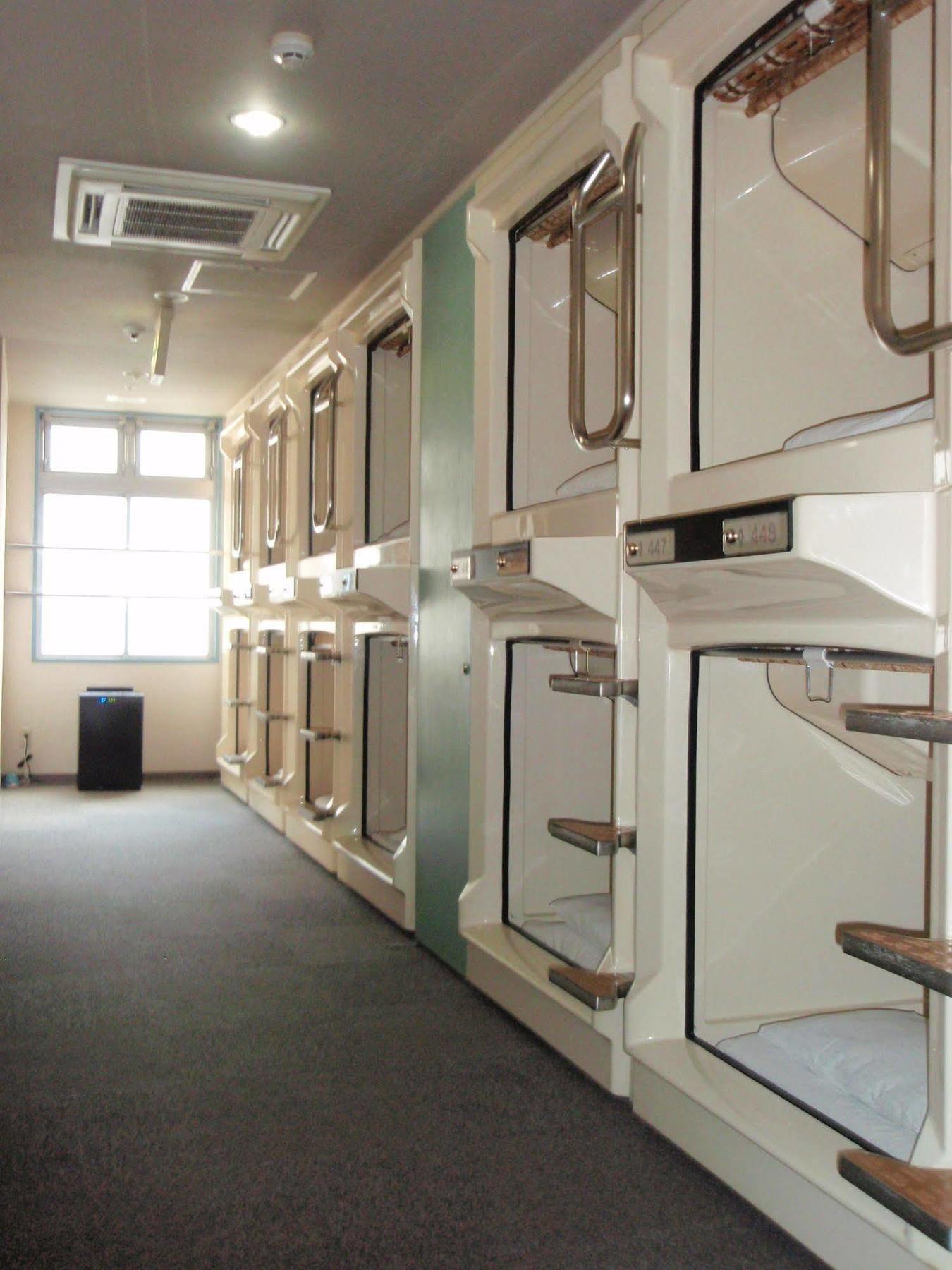 Capsule Hotel Kobe Sannomiya (Adults Only) Exterior foto