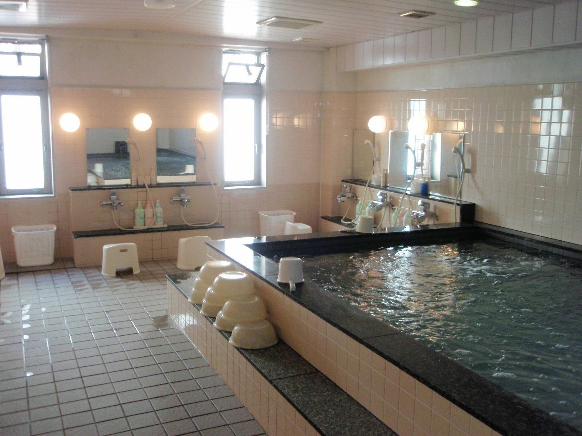 Capsule Hotel Kobe Sannomiya (Adults Only) Exterior foto